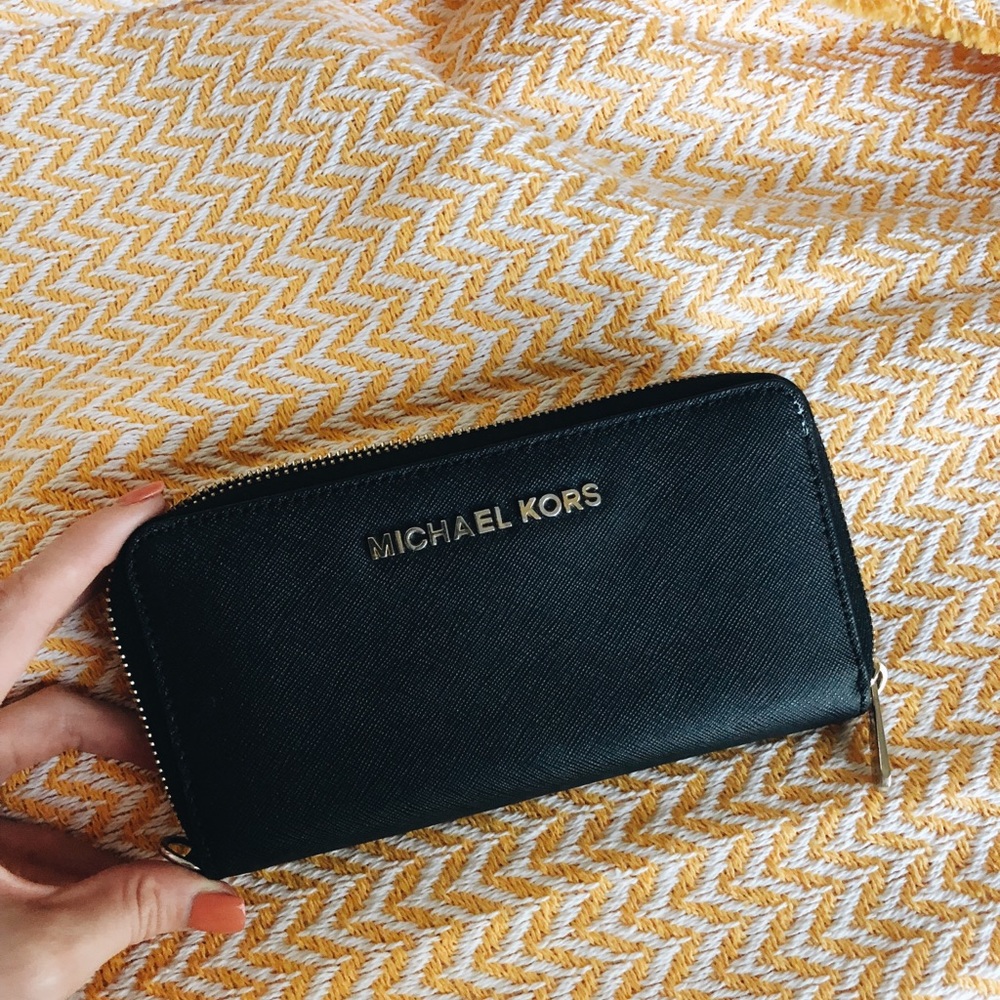 Black Micheal Kors wallet